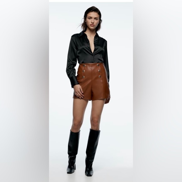 Gorgeous Zara Faux Leather Shorts with Button details. XS. “Whisky” brown color - Picture 7 of 7